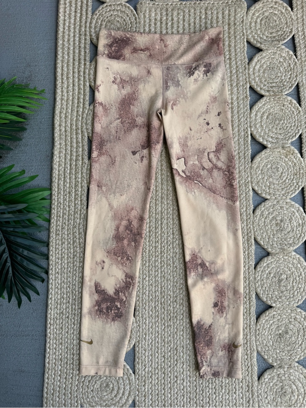 Nike Dri-FIT Tie Dye Beige Gold Swoosh Athletic Leggings women